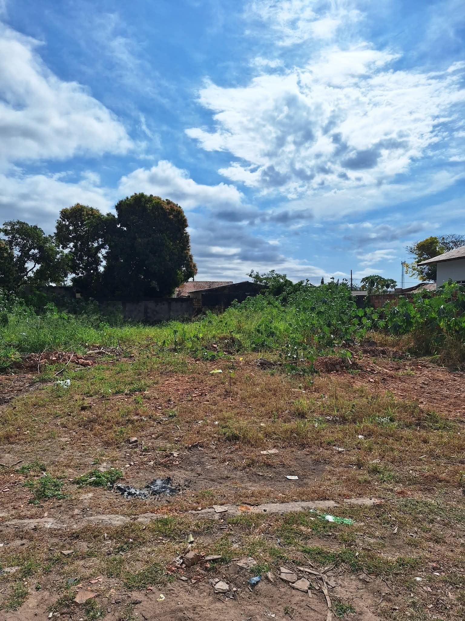 Terreno plano à venda no bairro Popular Velha em Corumba