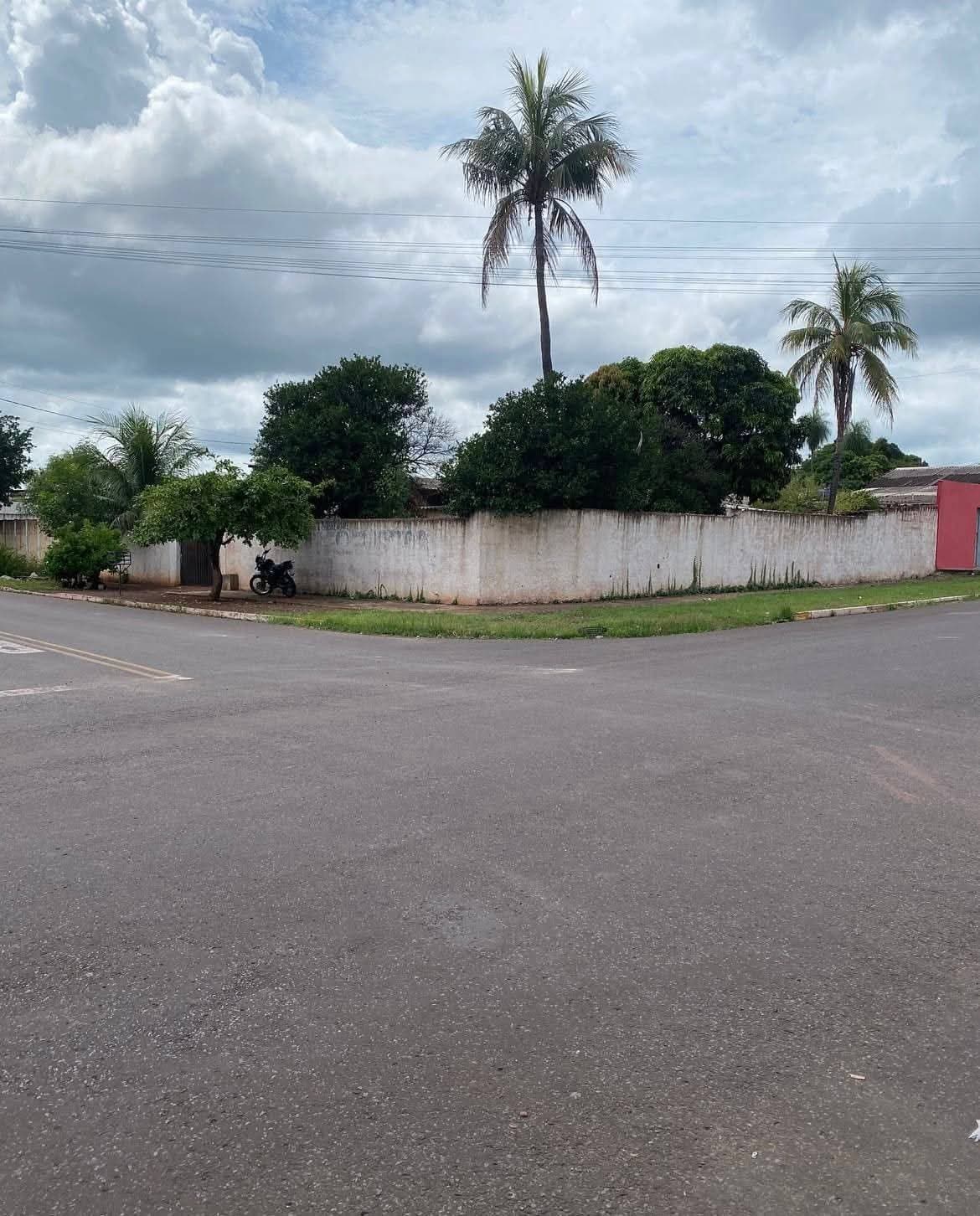 Casa com piscina a venda no bairro Maria Leite em Corumbá